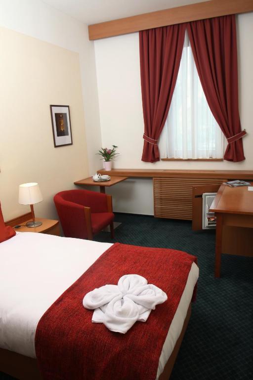 Hotel Slovan Jeseník Quarto foto
